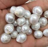 ¿Cómo son las perlas naturales?